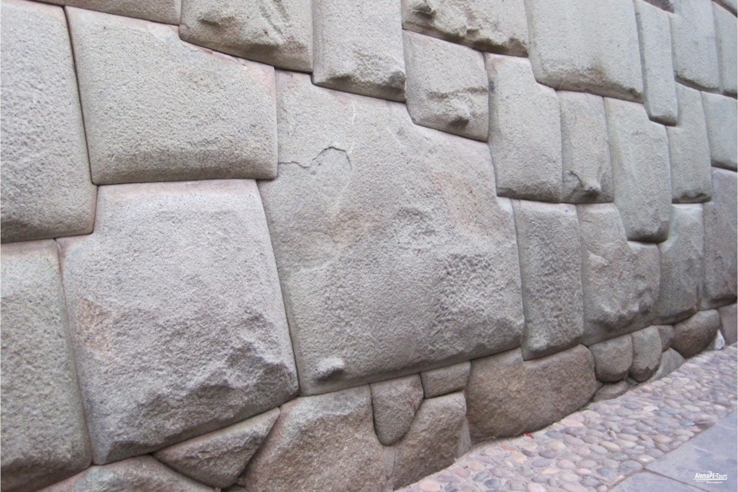 Cusco - La Piedra de Doce Ángulos