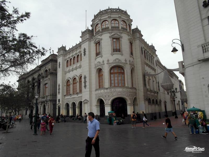 Lima - Plaza San Martin - Teatro Colon