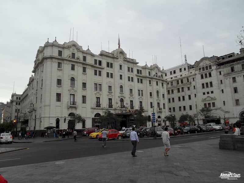 Lima - Plaza San Martin - Hotel Bolivar