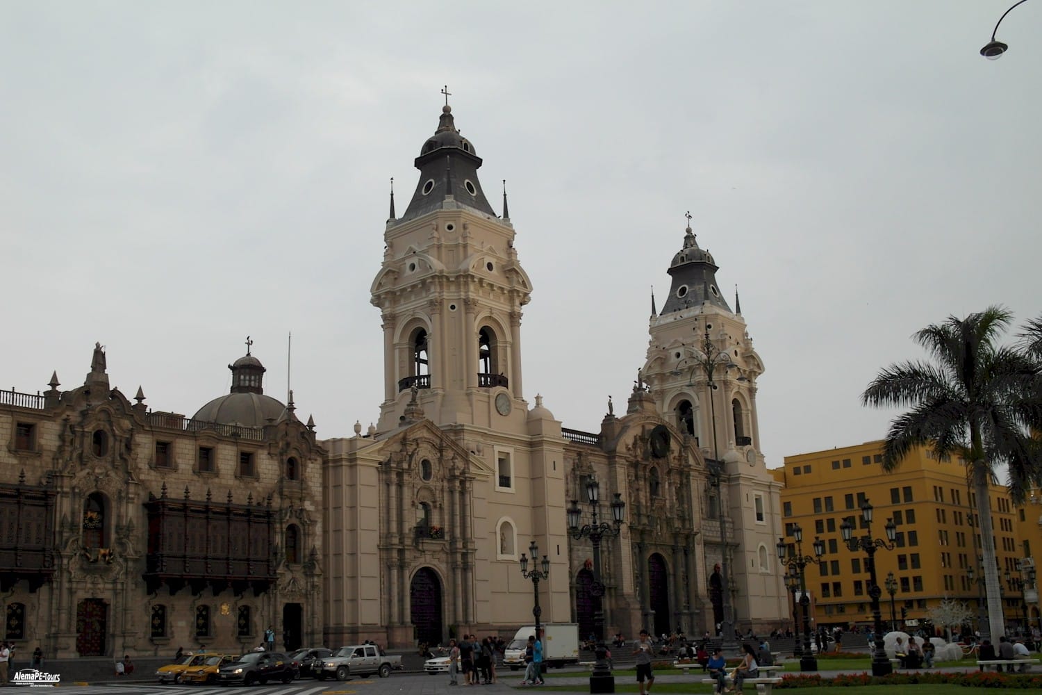 Lima - Plaza-Mayor - Arzobispado y Catedral de Lima