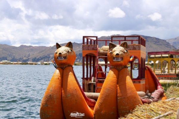 PERU FOUR PEARLS OF THE SOUTH 8 Puno - Lago Titicaca - Los islas flotantes de los Uros