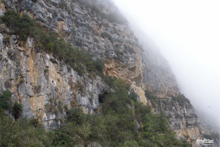 Chachapoyas - Revash - Mausoleo de los Chachapoyas