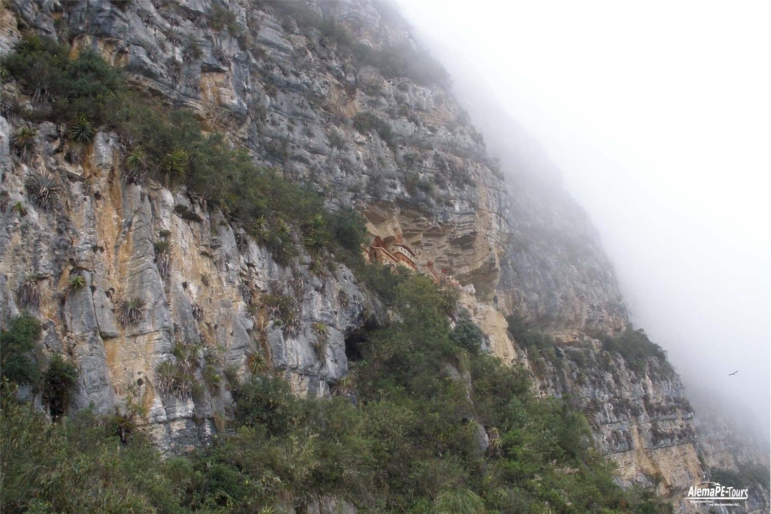 Chachapoyas - Revash - Mausoleo de los Chachapoyas