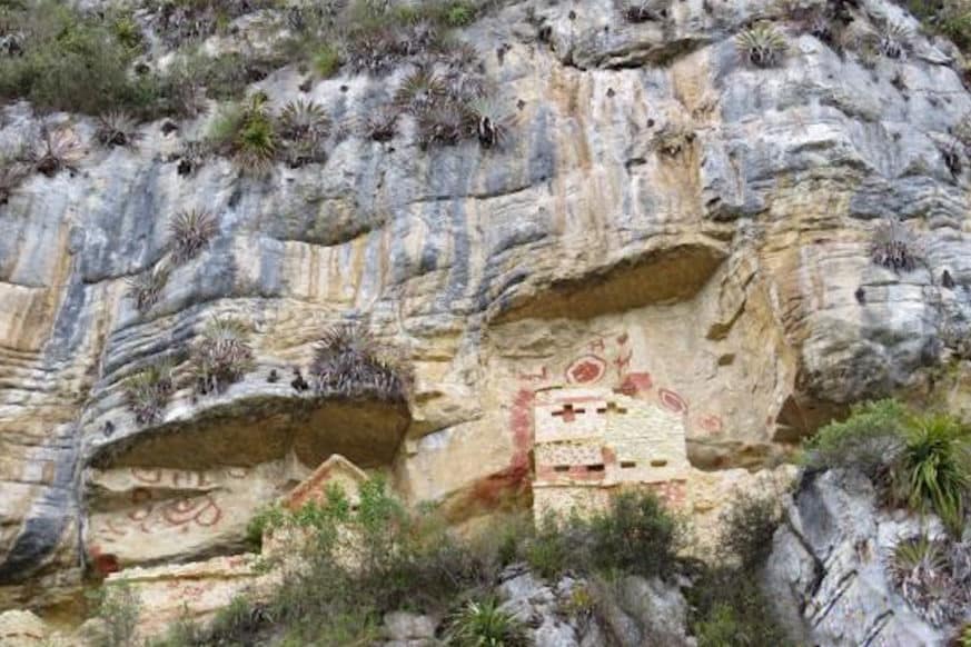 Chachapoyas - Revash - Mausoleo de los Chachapoyas