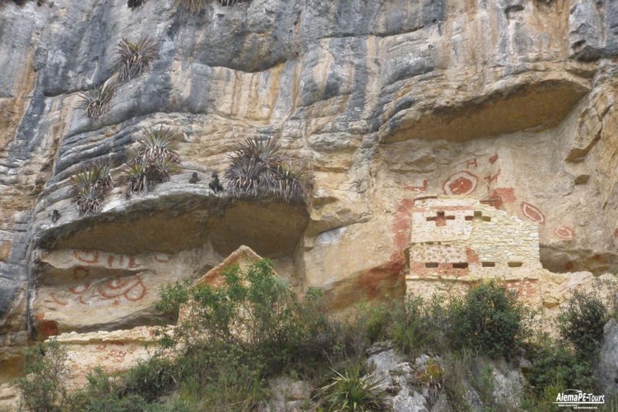 Chachapoyas - Revash - Mausoleo de los Chachapoyas
