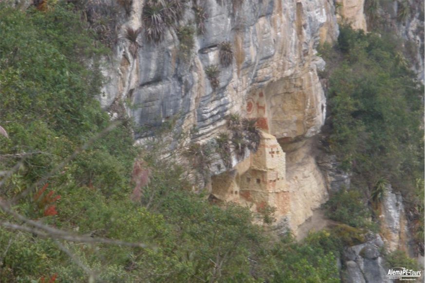 Chachapoyas - Revash - Mausoleo de los Chachapoyas
