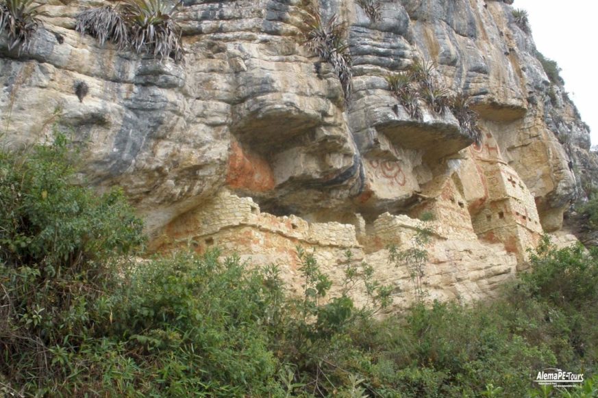 Chachapoyas - Revash - Mausoleo de los Chachapoyas