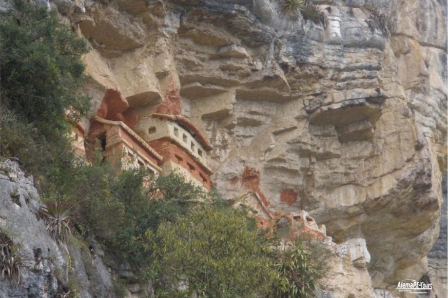 Chachapoyas - Revash - Mausoleo de los Chachapoyas