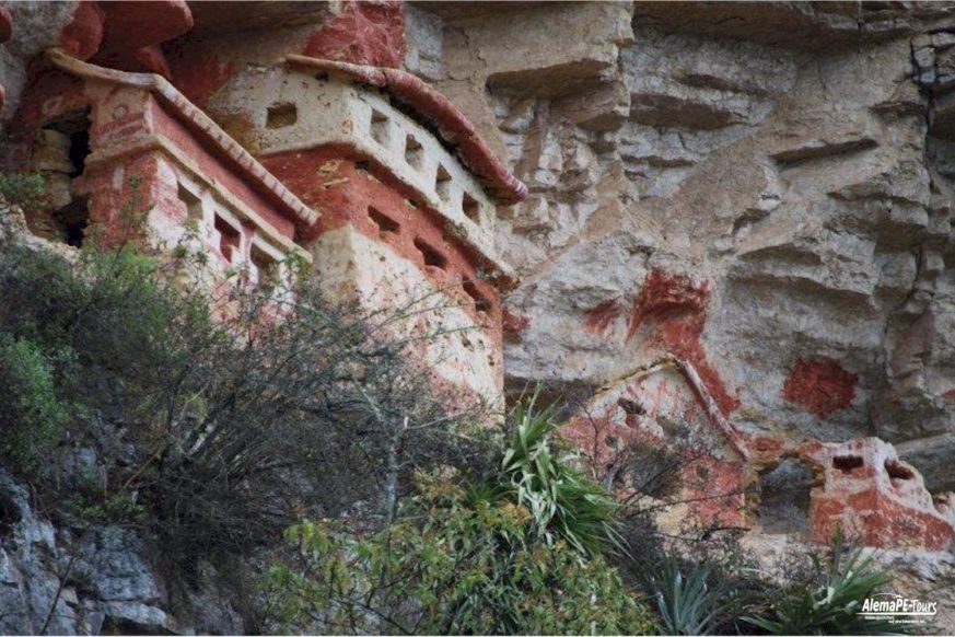 Chachapoyas - Revash - Mausoleo de los Chachapoyas