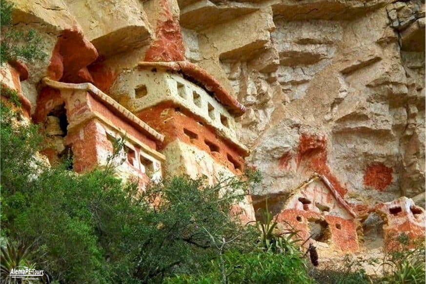 Chachapoyas - Revash - Mausoleo de los Chachapoyas