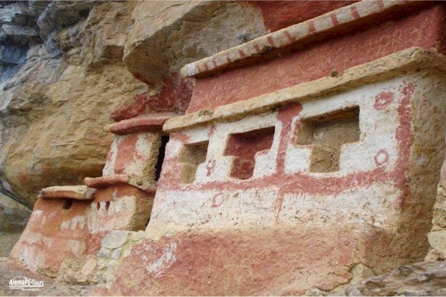 Chachapoyas - Revash - Mausoleo de los Chachapoyas