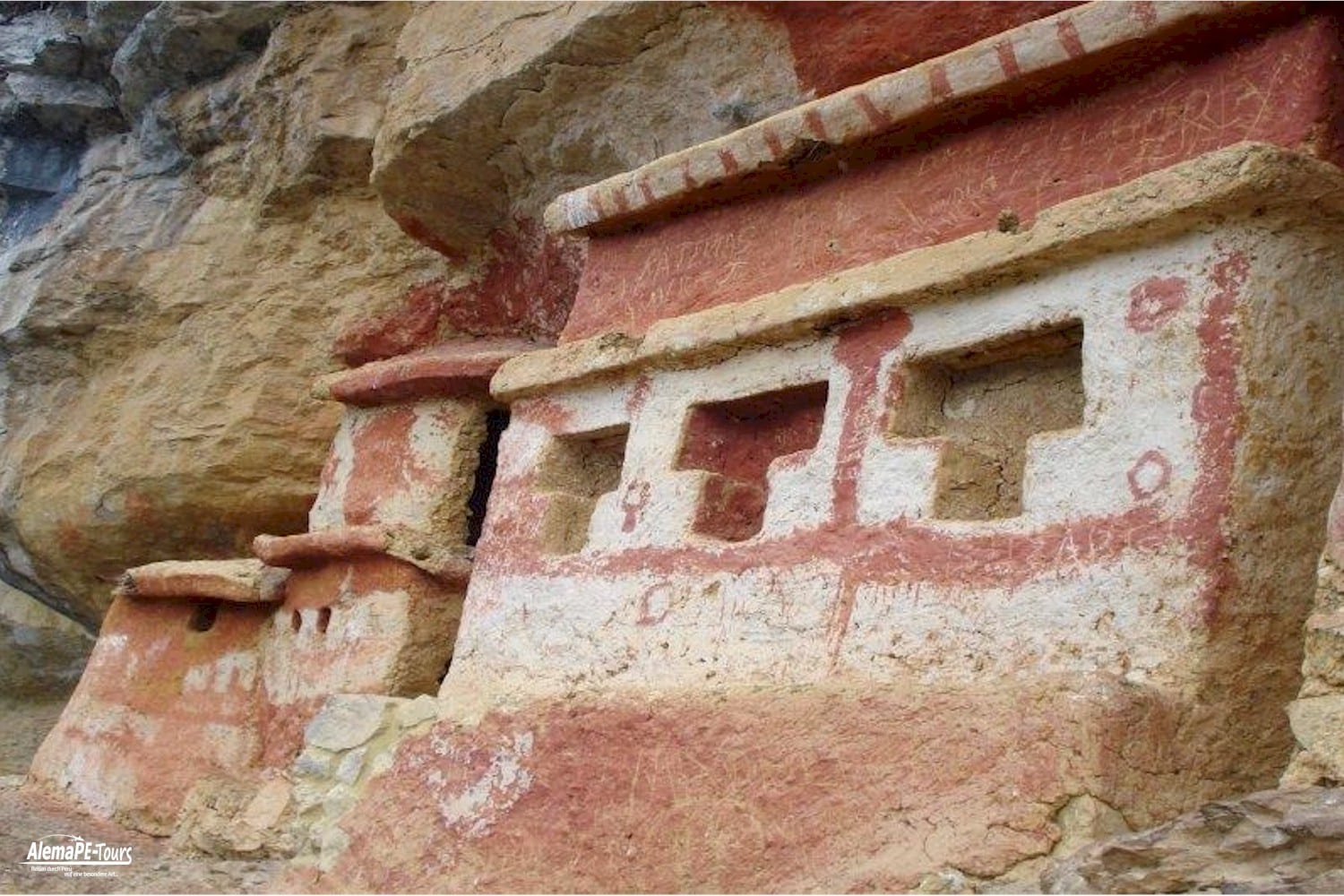 Chachapoyas - Revash - Mausoleo de los Chachapoyas