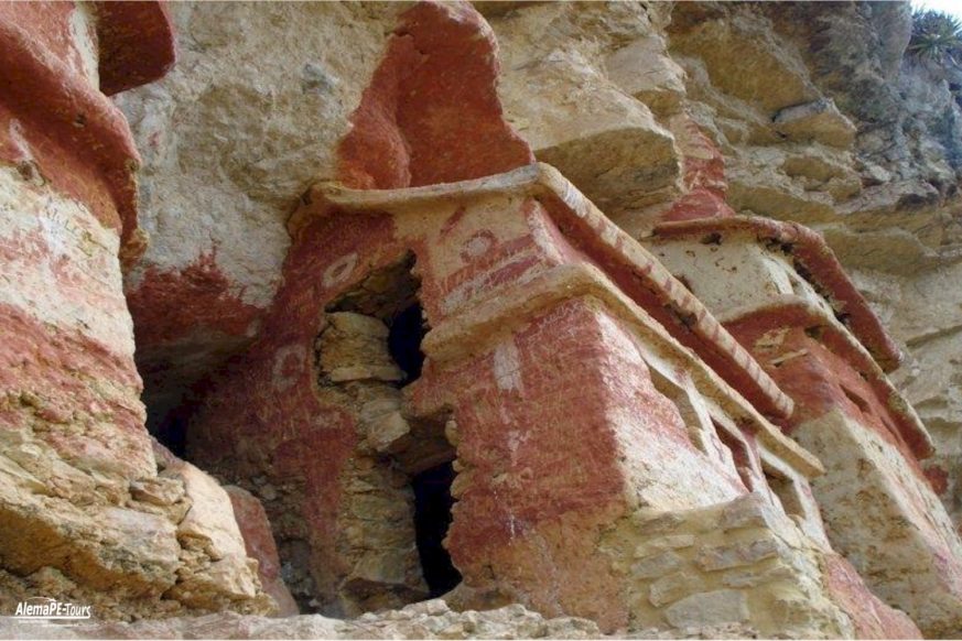 Chachapoyas - Revash - Mausoleo de los Chachapoyas