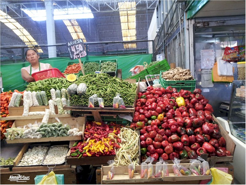 Authentic experiences 5 AlemaPE-Tours Food and Fruitmarket Minka