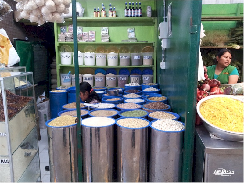 Authentic experiences 13 AlemaPE-Tours Food and Fruitmarket Minka