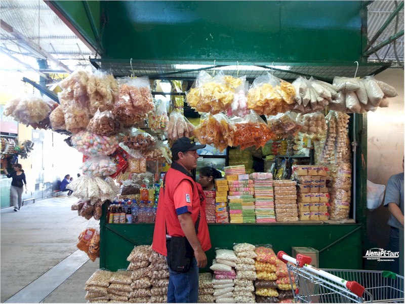 Authentic experiences 12 AlemaPE-Tours Food and Fruitmarket Minka