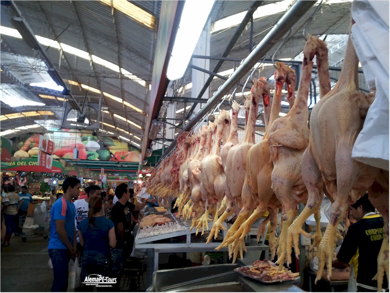 Authentic experiences 16 AlemaPE-Tours Food and Fruitmarket Minka