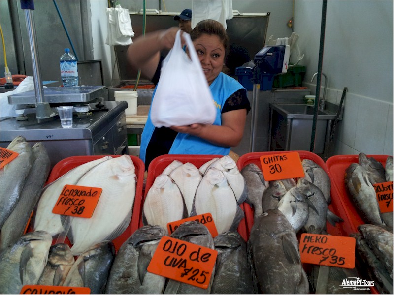 Authentic experiences 8 AlemaPE-Tours Food and Fruitmarket Minka