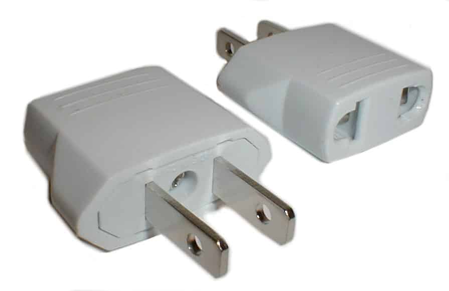 Strom, Spannung und Adapter 2 Reise-Adapter